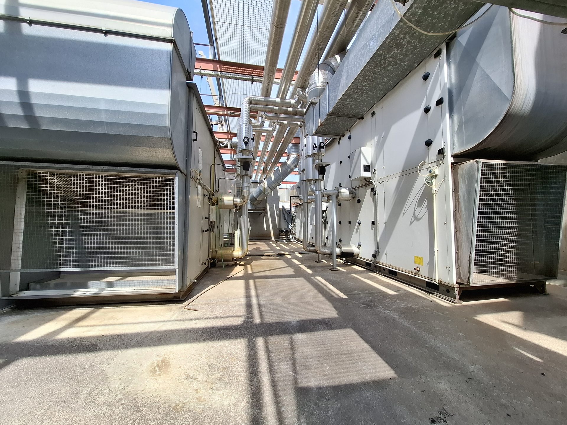 Maquinaria industrial en exteriores